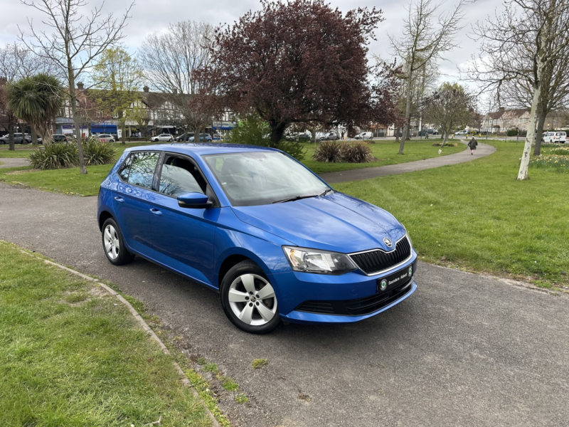 2015 Skoda Fabia 1.2 Tsi Se in Blue — image 1