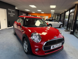 2017 MINI Hatch 1.2 One Euro 6 (s/s) 5dr in Red — image 2