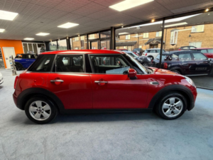 2017 MINI Hatch 1.2 One Euro 6 (s/s) 5dr in Red — image 3