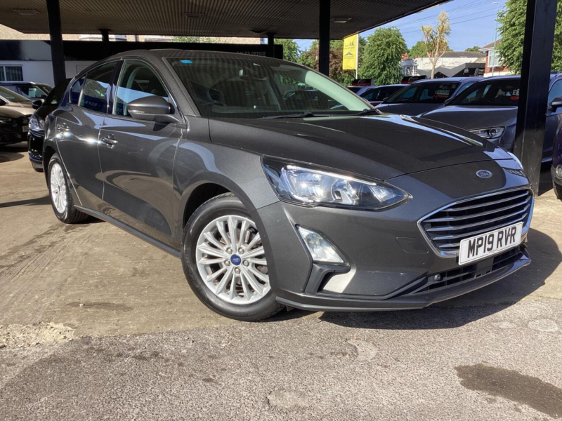2019 Ford Focus 1.0t Ecoboost Titanium Euro 6 (s/s) 5dr in Grey — image 1