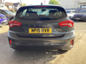 2019 Ford Focus 1.0t Ecoboost Titanium Euro 6 (s/s) 5dr in Grey — image 5