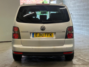 2010 Volkswagen Touran 1.9 Tdi Match MPV 5dr Diesel Manual (7 Seats) (156 G/km, 103 Bhp) in Silver — image 4