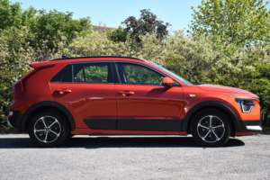 2023 Kia Niro 1.6h Gdi 2 SUV 5dr Petrol Hybrid Dct Euro 6 (s/s) (139 Bhp) in Orange — image 2