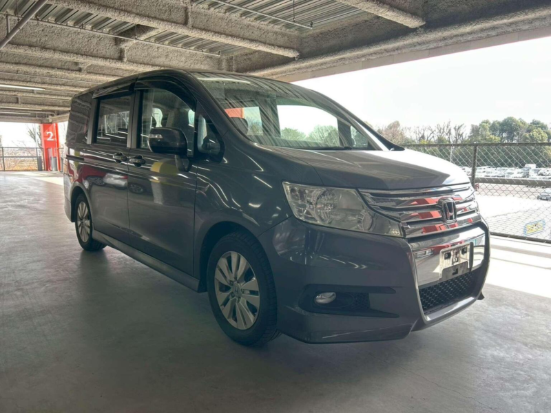 2011 Honda Stepwagon 2.0 Spada S 5dr 8 Seats in Grey — image 1