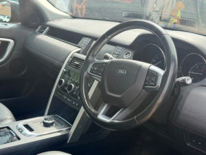 2016 Land Rover Discovery Sport Td4 Hse in Black — image 2