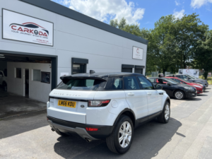 2016 Land Rover Range Rover Evoque 2.0 Td4 Se Tech in White — image 2