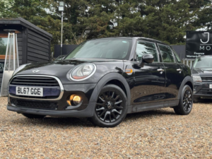 2017 MINI Hatch 1.5 Cooper Euro 6 (s/s) 5dr in Black — image 6