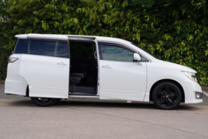2010 Nissan Elgrand 2.5 Rider 5dr 8 Seats in White — image 3