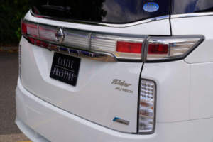 2010 Nissan Elgrand 2.5 Rider 5dr 8 Seats in White — image 5