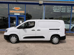 2023 Vauxhall Combo 1.5 Turbo D 2300 Prime Panel Van 6dr Diesel Manual L2 H1 Euro 6 100 Ps in White — image 3