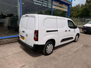 2023 Vauxhall Combo 1.5 Turbo D 2300 Prime Panel Van 6dr Diesel Manual L2 H1 Euro 6 100 Ps in White — image 6