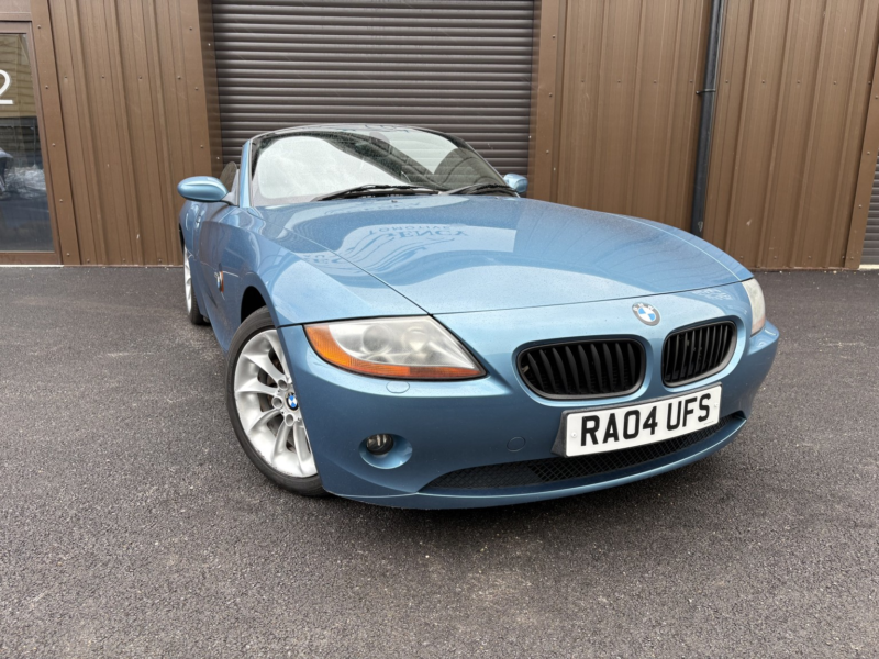2004 BMW Z4 3.0 Z4 3.0i Se Roadster in Blue — image 1