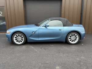 2004 BMW Z4 3.0 Z4 3.0i Se Roadster in Blue — image 5