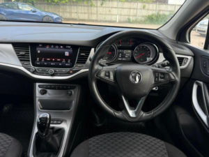 2017 Vauxhall Astra 1.6 Cdti Ecoflex Tech Line Euro 6 (s/s) 5dr in Silver — image 4