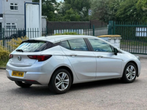 2017 Vauxhall Astra 1.6 Cdti Ecoflex Tech Line Euro 6 (s/s) 5dr in Silver — image 5