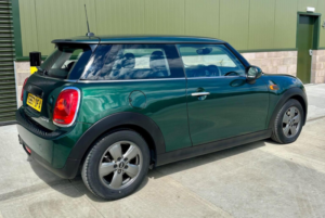 2017 MINI Hatch 1.5 Cooper Auto Euro 6 (s/s) 3dr in Green — image 5
