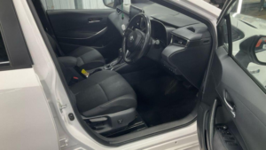 2019 Toyota Corolla 1.8 Vvt-H Design CVT Euro 6 (s/s) 5dr in White — image 4