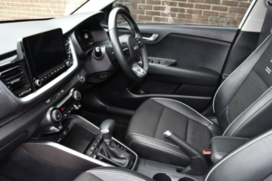2025 Kia Stonic 1.0 T-Gdi Mhev Gt-Line S SUV 5dr Petrol Hybrid Dct Euro 6 (s/s) (98 Bhp) in White — image 4