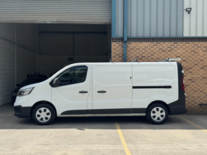 2022 Renault Trafic 2.0 Ll30 Blue Dci 130 Business Panel Van My22 in White — image 5