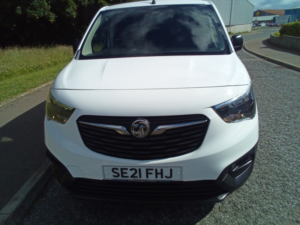 2021 Vauxhall Combo 1.5 Turbo D 2300 Edition in White — image 2