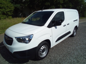 2021 Vauxhall Combo 1.5 Turbo D 2300 Edition in White — image 3