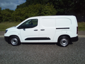 2021 Vauxhall Combo 1.5 Turbo D 2300 Edition in White — image 5