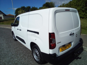 2021 Vauxhall Combo 1.5 Turbo D 2300 Edition in White — image 6