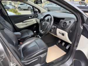 2018 Renault Captur 0.9 Tce 90 Gt Line Top Spec One Owner Low Mileage Full Renault History Full Leather Parking Camera in Grey — image 6