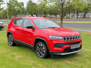 2024 Jeep Compass 1.5 T4 E-Hybrid Mhev Altitude SUV 5dr Petrol Hybrid Dct Fwd Euro 6 (s/s) (130 Ps) in Red — image 1
