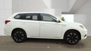 2017 Mitsubishi Outlander 2.0h 12kwh 4h CVT 4WD Euro 6 (s/s) 5dr in White — image 5