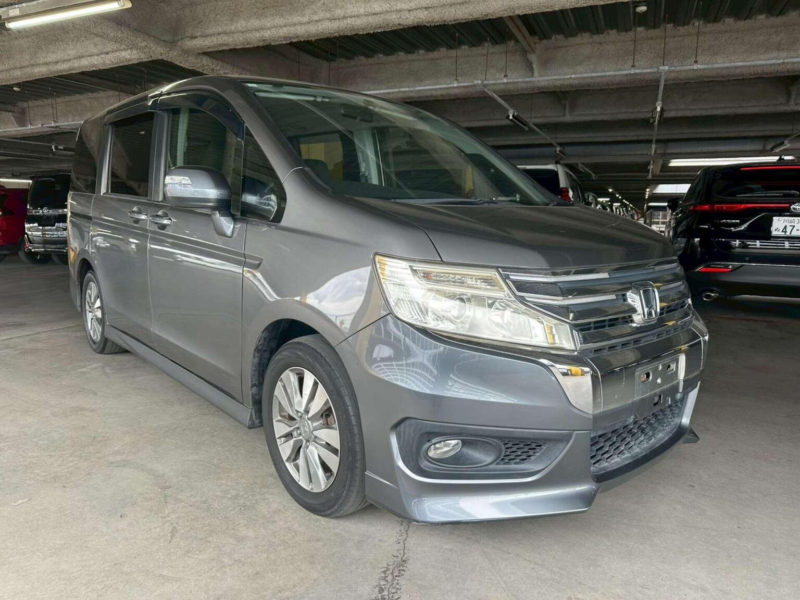 2013 Honda Stepwagon 2.0 Spada Power Edition 5dr 8 Seats in Grey — image 1