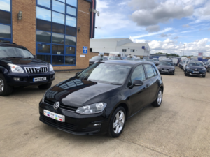 2015 Volkswagen Golf 1.6 Tdi Bluemotion Tech Match in Black — image 4