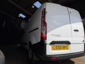 2018 Ford Transit Custom 2.0 300 Ecoblue L1 H1 Euro 6 5dr in White — image 4