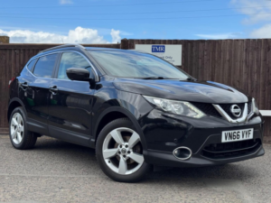 2016 Nissan Qashqai 1.2 Dig-T N-Connecta 2WD Euro 6 (s/s) 5dr in Black — image 5