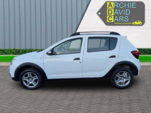 2017 Dacia Sandero Stepway 0.9 Stepway Ambiance Tce 90 in White — image 5