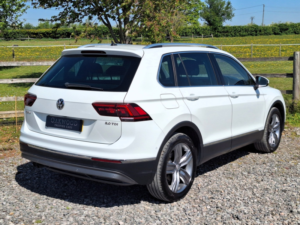 2017 Volkswagen Tiguan 2.0 Tdi Bluemotion Tech Sel in White — image 3