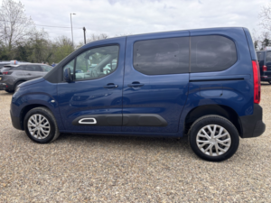 2020 Citroen Berlingo Wheelchair Accessible Vehicle Wav 1.5 Bluehdi Feel in Blue — image 6