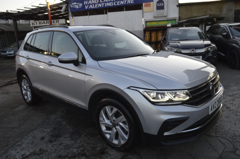 2022 Volkswagen Tiguan 1.4 Tsi 13kwh Life in Silver — image 1