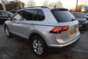 2022 Volkswagen Tiguan 1.4 Tsi 13kwh Life in Silver — image 4