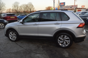 2022 Volkswagen Tiguan 1.4 Tsi 13kwh Life in Silver — image 5