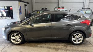 2017 Ford Focus 1.0 T Ecoboost Titanium Grey 5dr 1 Keeper+satnav+12 Stamps in Grey — image 2