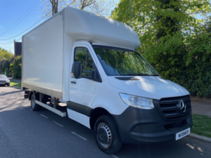 2020 Mercedes-Benz Sprinter 2.1 514 Cdi Twin Wheel Luton in White — image 4