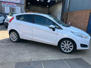 2016 Ford Fiesta 1.0 T Ecoboost Titanium in White — image 2