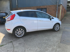 2016 Ford Fiesta 1.0 T Ecoboost Titanium in White — image 3