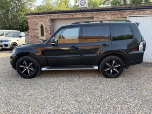 2016 Mitsubishi Shogun 3.2 Di-Dc Sg4 in Black — image 4