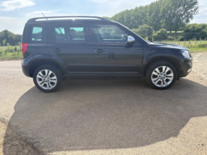 2016 Skoda Yeti 1.2 Tsi Se L in Black — image 4