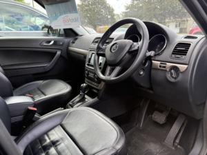 2016 Skoda Yeti 1.2 Tsi Se L in Black — image 6
