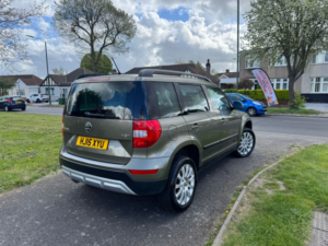 2015 Skoda Yeti 1.2 Tsi Se in Green — image 4
