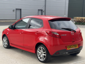 2013 Mazda Mazda2 1.3 Venture Euro 5 5dr in Red — image 4