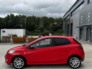 2013 Mazda Mazda2 1.3 Venture Euro 5 5dr in Red — image 5